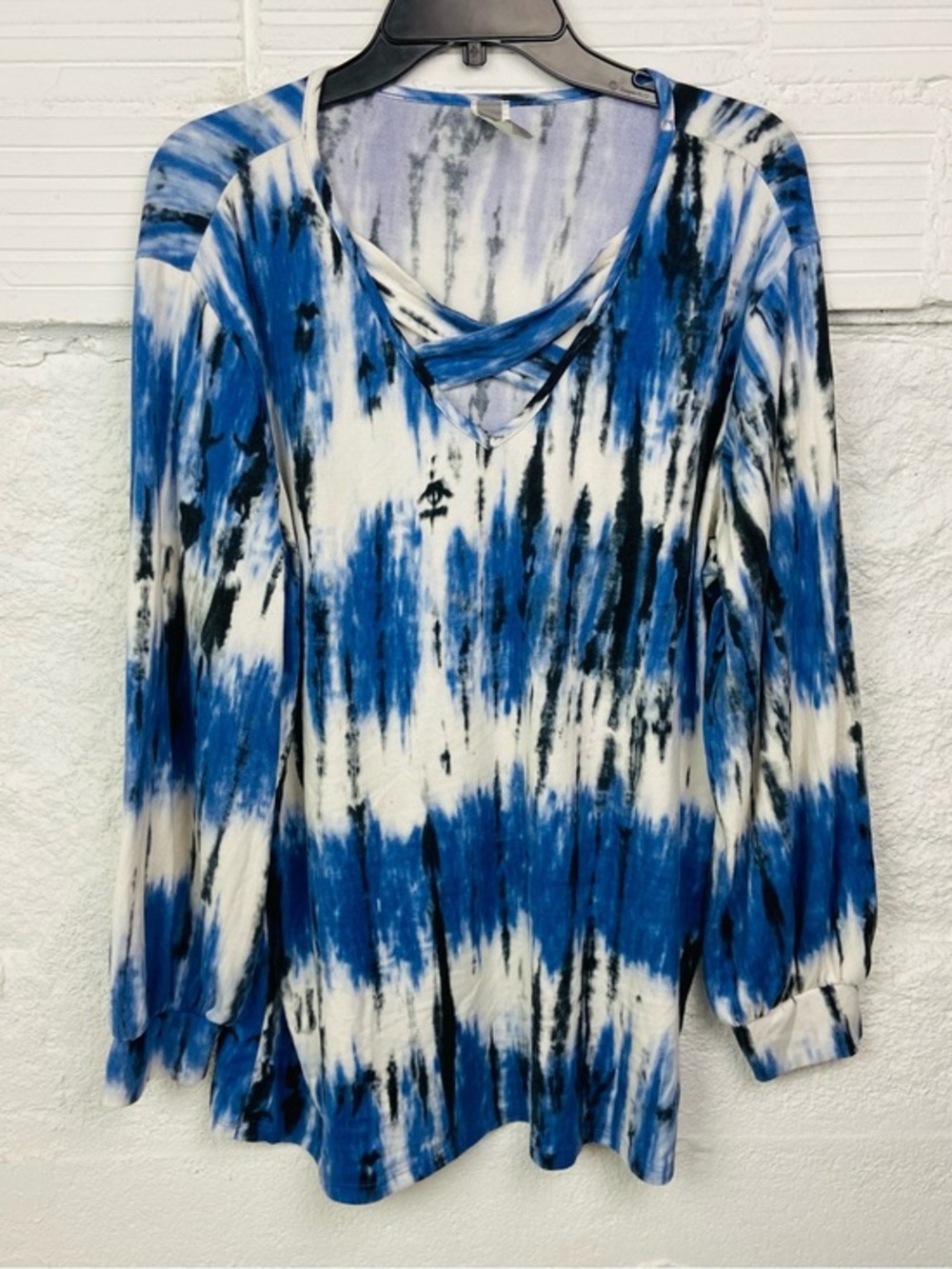 Honeyme curvy Crisscross V-Neck Long Sleeve Tie-Dye Top in Blue size XL